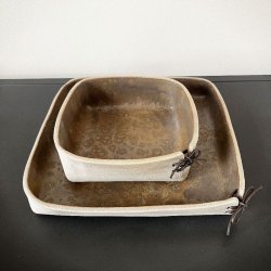 Kvadartisk fad i brune nuancer