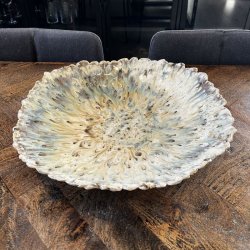 Stort unika fad i lyse farver