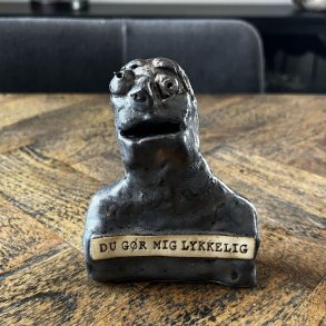 Buste med teksten 