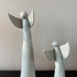 Fine hvide unikke engle i keramik