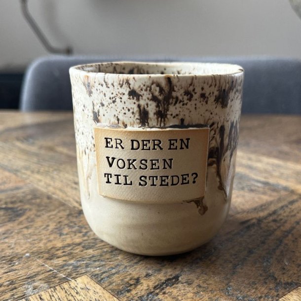 Keramik kop "Er der en voksen tilstede?"