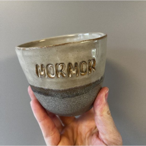 Krus med teksten "Mormor"