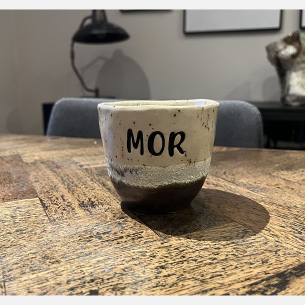 Krus med teksten "Mor"