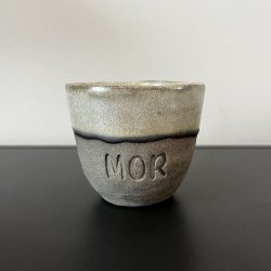 Krus med teksten "Mor"