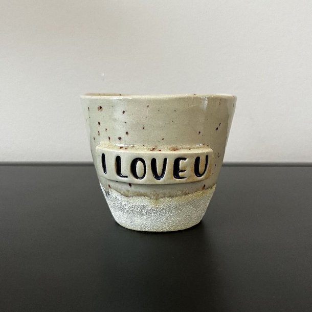 Krus med teksten "I Love U"