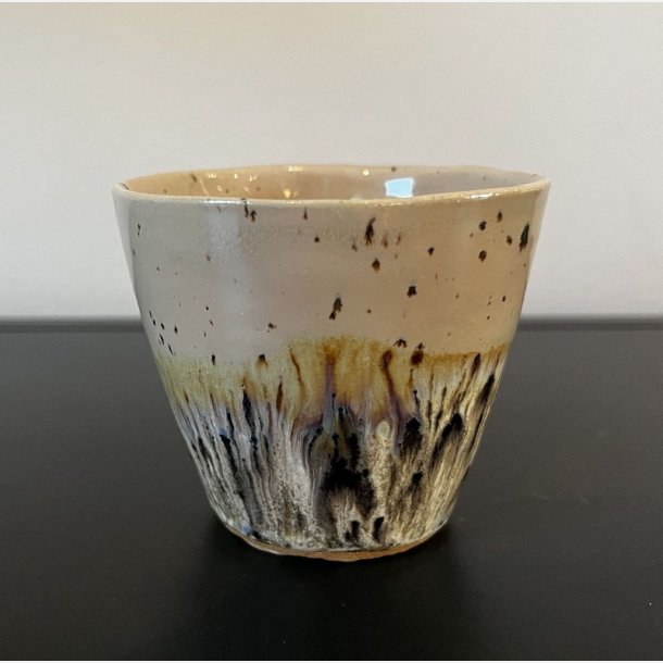 Krus i brune nuancer