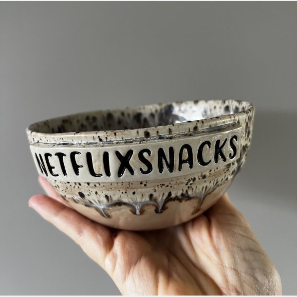 Sliksk�l med teksten "Netflixsnacks"