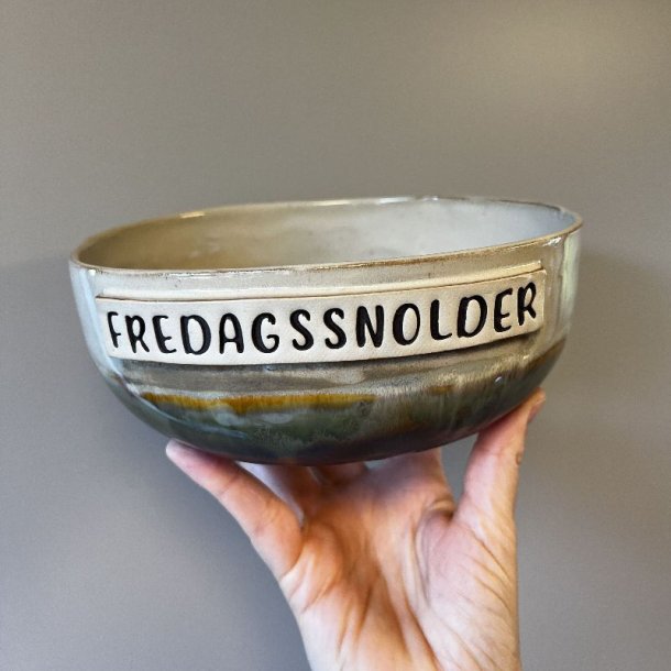 Sk�l Norlys med teksten "Fredagssnolder"