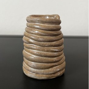 Lille vase til for�rsblomster (Lysebrun)