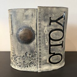 Unik YOLO vase 
